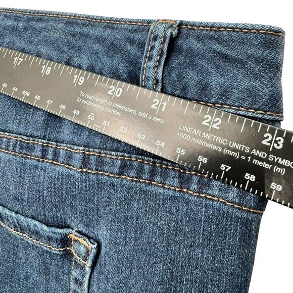 LANE BRYANT Womens 26S Short Medium Wash Mid Rise Super Stretch Bootcut Jeans - Picture 7 of 9